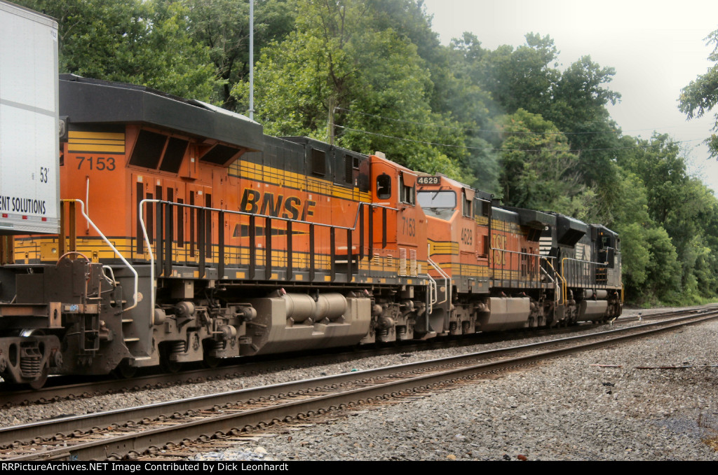 BNSF 7153